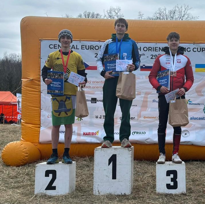 Antoni Pachnik z dwoma medalami Juniorskiego Pucharu Europy Centralnej w Biegu na Orientację