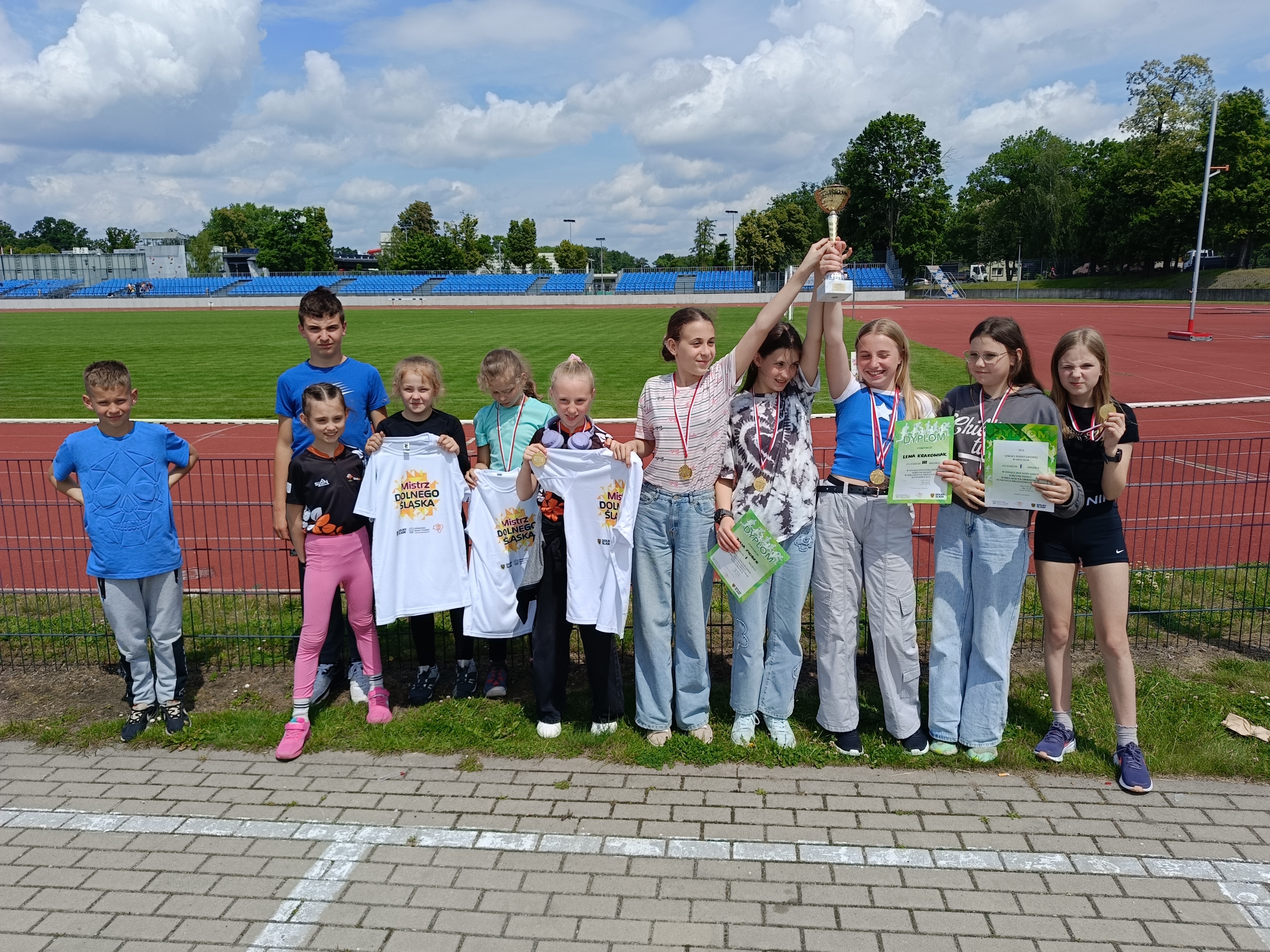 Dziewczęta z ZSP Iwiny, złotymi medalistkami  Finału Dolnośląskiego Igrzysk Dzieci w Biegu na Orientację